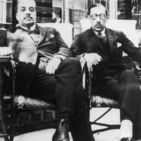 Serge Diaghilev et Igor Stravinsky à Séville lors de leur collaboration avec les Ballets Russes.