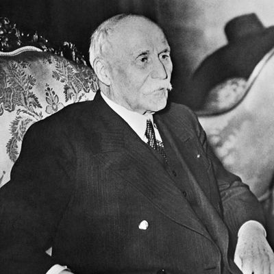 Avril 1940, Philippe Pétain, nommé vice-Premier ministre par le chef de l'État Paul Reynaud