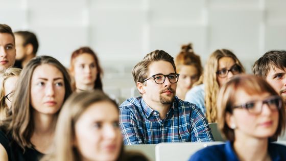 Une classe d'étudiants concentrés ©Getty - Tom Werner