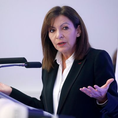 La candidate du parti socialiste et maire de Paris Anne Hidalgo à la CPME le 9 mars 2022.
