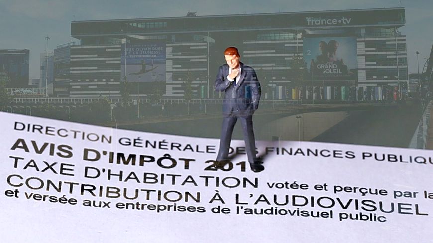 Depuis 2009, la contribution à l'audiovisuel public est payable par toute personne imposée à la taxe d'habitation et qui détient un téléviseur. Son montant est déterminé par le Parlement et s'élève actuellement à 138 euros en France métropolitaine.