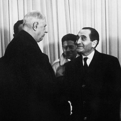 Pierre Mendès-France accueil le président Charles de Gaulle à Grenoble le 6 février 1968.