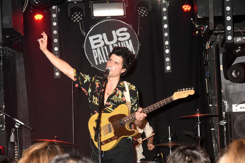 Le chanteur de BB Brunes Adrien Gallo au Bus Palladium le 18 septembre 2019 à Paris