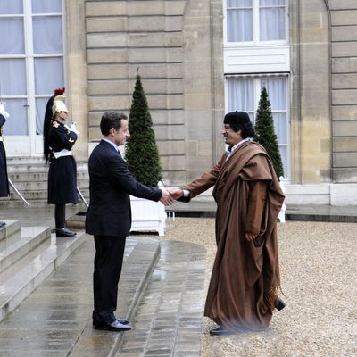 En 2007, la visite de Kadhafi suscite de vives critiques, au nom du respect des droits de l'Homme