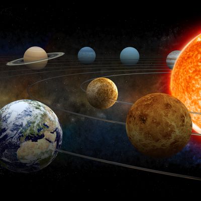 Les premiers âges du Système solaire se caractérisent par des planètes vagabondes aux orbites instables et des collisions planétaires destructrices.