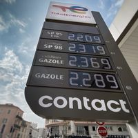 Depuis le début de la guerre en Ukraine, les prix des carburants atteignent des taux historiques.