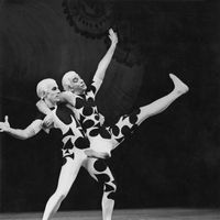 Derek Rencher et Ronald Hynd du royal Ballet lors de la production de « Jeu de cartes » en 1966.