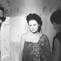 Pier Paolo Pasolini, Silvana Mangano (Jocaste) et Franco Citti sur le tournage d'Œdipe roi en 1967.