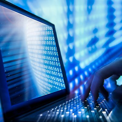 Le 24 février 2022, le collectif d'hacktivistes Anonymous a déclaré sur son compte Twitter "être officiellement en cyberguerre contre le gouvernement russe".