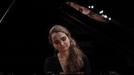 La pianiste Olga Dubynska participe au Concert pour la Paix organisé à l'Opéra de Paris - -