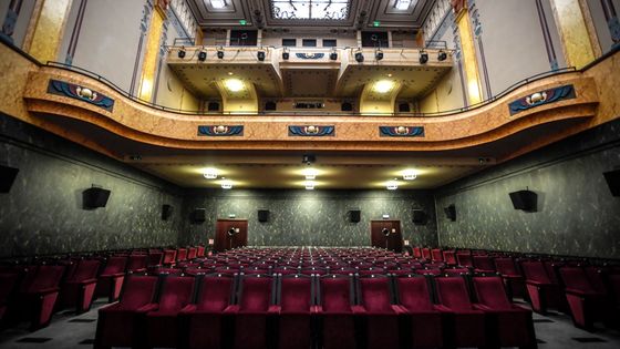 La salle de projection "Youssef Chahine" du cinéma Louxor à Paris, en mai 2020. ©AFP - STEPHANE DE SAKUTIN /
