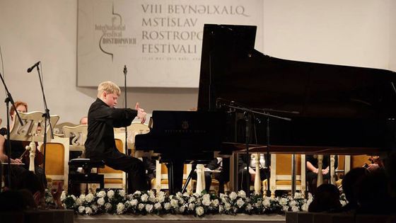 Le concert du jeune pianiste Alexander Malofeev annulé à Vancouver à cause de sa nationalité russe - -