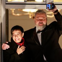 En décembre dernier, Dmitry Muratov recevait à Oslo le prix Nobel de la paix, partagé avec la philippine Maria Ressa. Hier, il a du suspendre son journal.