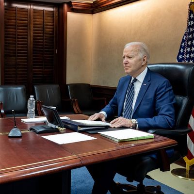 Le Président américain Joe Biden s'entretient avec son homologue chinois Xi Jinping sur la crise en Ukraine