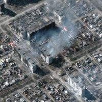 Image satellite d'immeubles d'habitation détruits à Marioupol, en Ukraine, le 22 mars 2022.