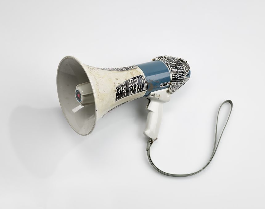 Act-up Paris, porte-voix, 2004. Mucem, Marianne Kuhn