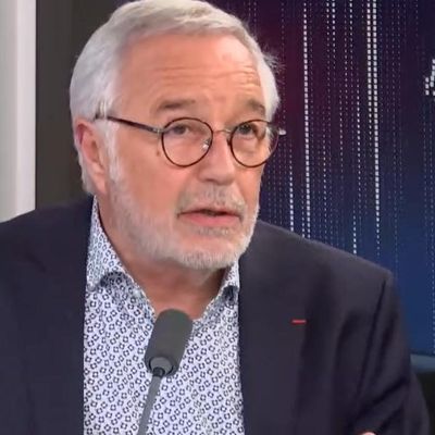 Le député PS de Dijon, François Rebsamen, était l'invité du 18h50 franceinfo mardi 8 mars 2022.