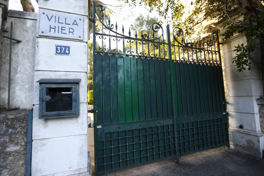 Entrée de la 'Villa hier' en mars 2019