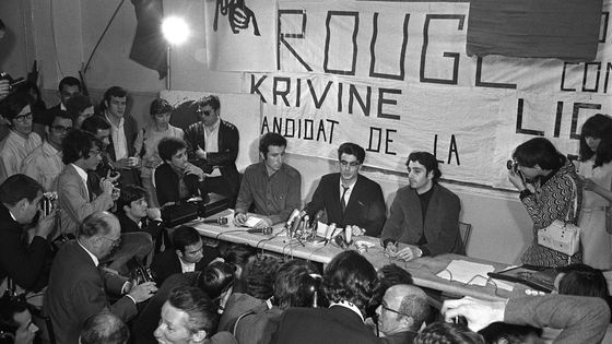 Alain Krivine en 1969, entre Daniel Bensaïd et Alain Weber. ©AFP - .
