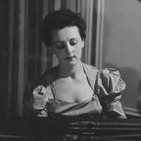 Odette Gartenlaub au piano, archives de l'association Amis d'Odette Gartenlaub.