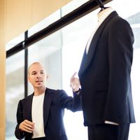 Gauthier Borsarello a conçu les nouveaux costumes des musiciens de l'Orchestre de Paris.