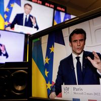 Paris, le 2 mars 2022, le président français Emmanuel Macron s'exprimant depuis l'Élysée.