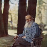 "Léon Tolstoï à Iasnaïa Poliana", 1908, premier portrait photographique en couleur en Russie