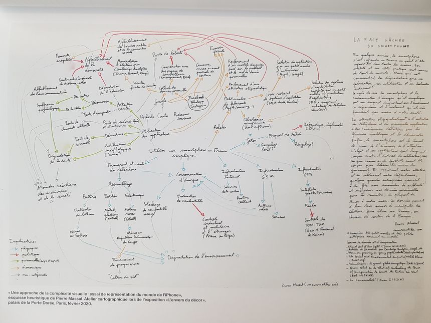 "La face gâchée du smartphone" réalisée par Pierre Massiat, une carte tirée de l'ouvrage de Nepthys Zwer et Philippe Rekacewicz.