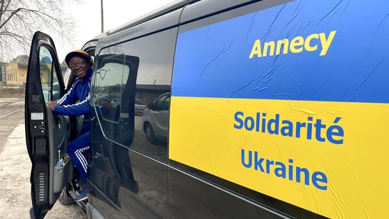 Francisco au volant de son fourgon, dans le convoi "Annecy Solidarité Ukraine". - Valérie Borst