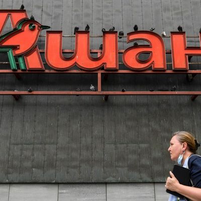 Le groupe français Auchan continue ses activités en Russie malgré la guerre en Ukraine.