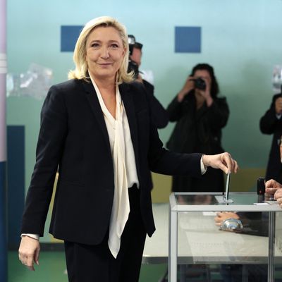 Marine Le Pen a voté à Hénin-Beaumont, ce dimanche 24 avril 2022 dans le Pas-de-Calais, Nord