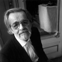 A Paris le 27 février 1996 le chanteur et acteur Serge Reggiani vient d'être fait commandeur des Arts et lettres.