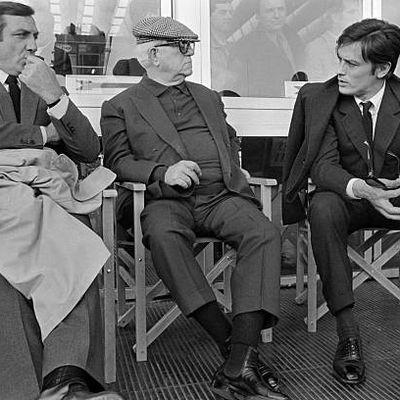 1969, tournage du film Le Clan des Siciliens d'Henri Verneuil - Avec Lino Ventura, Jean Gabin & Alain Delon (g. à d.)