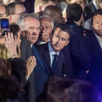 L'ancien premier ministre Manuel Valls était au premier rang sur le Champ de Mars à Paris après la victoire d'Emmanuel Macron à l'élection présidentielle, le 24 avril 2022.