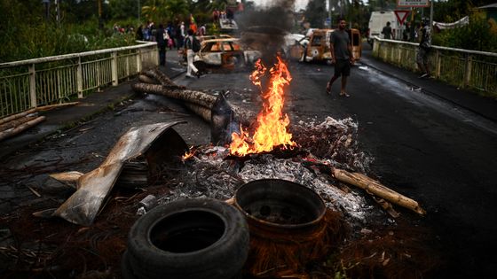 Contestations violentes en Guadeloupe en décembre 2021 ©AFP - Christophe ARCHAMBAULT