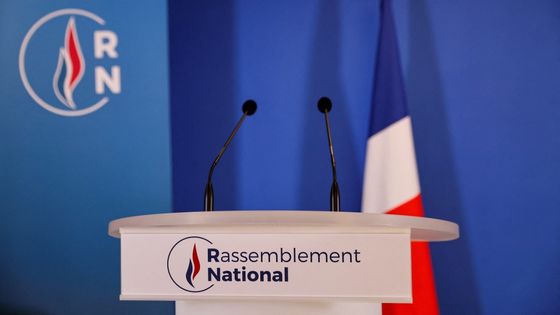 Stand du parti du Rassemblement national avant une conférence de presse. ©AFP - Thomas SAMSON / AFP