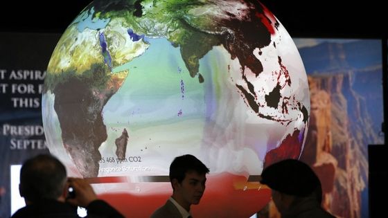 Stand à la COP21 à Paris ©AFP - Patrick Kovarik
