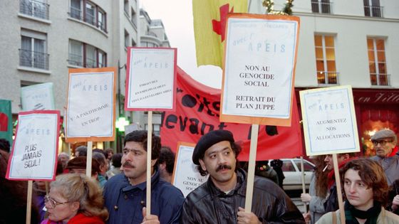 Manifestations et grèves contre la politique d'Alain Juppé en décembre 1995 à Paris ©AFP - JACQUES DEMARTHON /