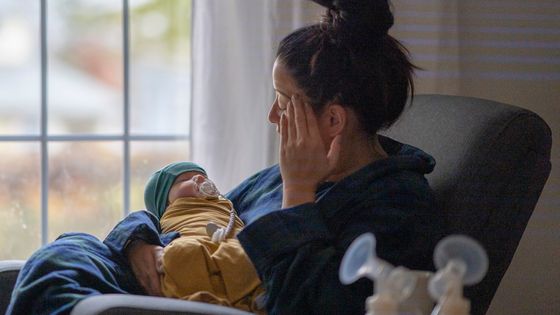 Le burn-out maternel est un syndrome distinct du baby-blues et de la dépression post-partum. ©Getty - FatCamera