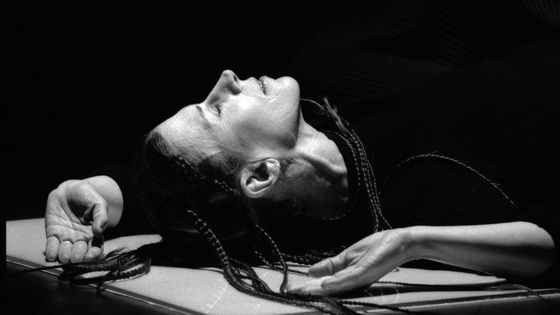 La compositrice, chanteuse et chorégraphe américaine Meredith Monk à Marseille en 1994 ©Getty - Jean-Marc ZAORSKI / Gamma-Rapho