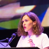 Marie de Quatrebarbes lors d'une lecture le 2 juin 2018