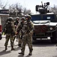 Qu'est-ce que les dérives militaires perpétrées par la Russie en Ukraine disent de l'armée russe ?