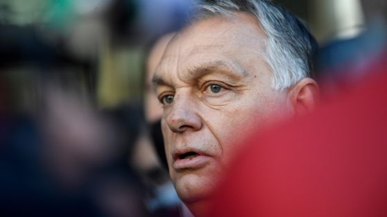 Le premier ministre de la Hongrie, Viktor Orban, réputé proche de Vladimir Poutine, essaie aujourd'hui d'adapter son soutien en fonction de ses intérêts. ©AFP - OSCAR DEL POZO