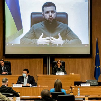 Président Zelensky devant le parlement grec le 07 avril 2022