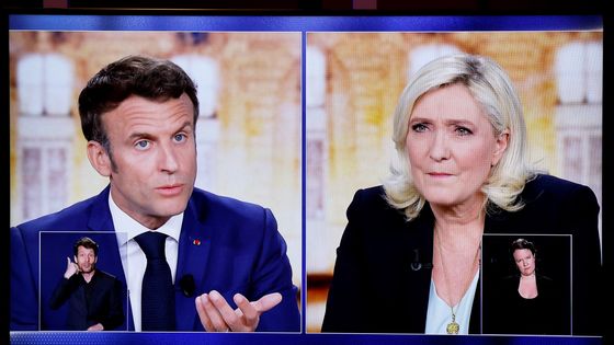 Photo prise lors du débat de l’entre deux tours mercredi 20 avril 2022 entre Marine Le Pen et Emmanuel Macron. ©AFP - LUDOVIC MARIN