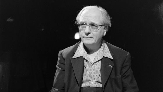Portrait du compositeur Olivier Messiaen assistant aux répétitions de son oeuvre "Cinq rechants" en 1977 ©AFP - LASZLO RUSZKA / INA