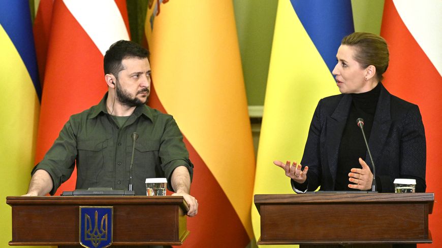 Le président ukrainien Zelensky et la première ministre danoise Mette Frederiksen à Kiev le 21 avril 2022