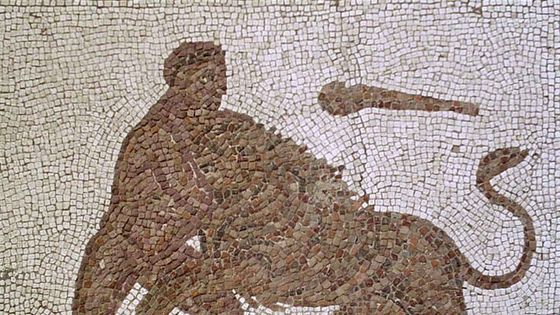Mosaïque représentant Hercules combattant le lion de Némée, datant de 201-250 après J.-C. - Artiste inconnu - Musée archéologique national de Madrid - photographie : Luis García - wikicommons