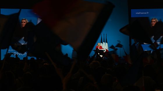 La présidente du Rassemblement National, en meeting à Avignon, le 14 avril 2022. ©AFP - Christophe Simon