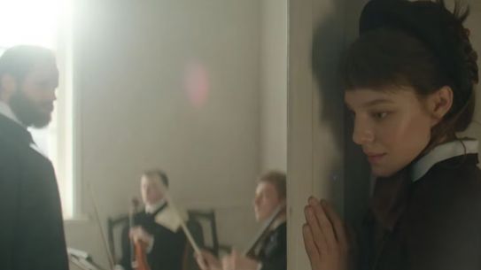 Antonina Milioukova qui tombe amoureuse de Tchaïkovski après avoir écouté sa musique